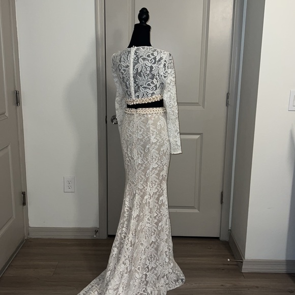 La Femme Two Piece Prom / Wedding/ Gala Set - Picture 8 of 8